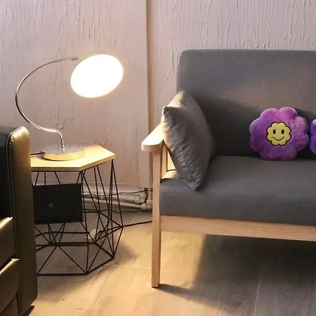 Away From - 2 Bed Free Parking & Wifi Apartment