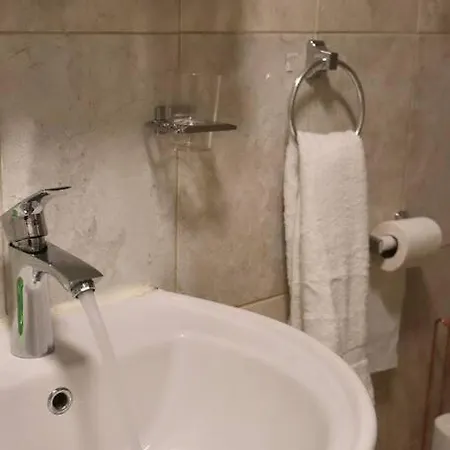公寓 Away From - 2 Bed Free Parking & Wifi *