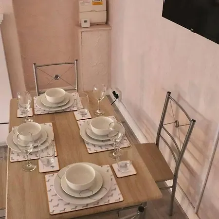 Away From - 2 Bed Free Parking & Wifi * Leeds (West Yorkshire)