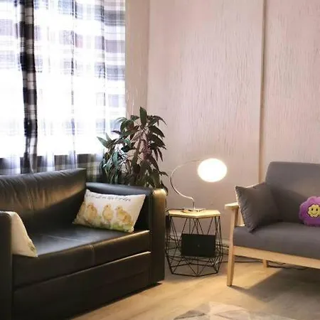 Away From - 2 Bed Free Parking & Wifi Apartment