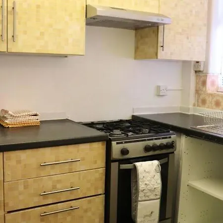 Away From - 2 Bed Free Parking & Wifi Apartment Leeds (West Yorkshire)