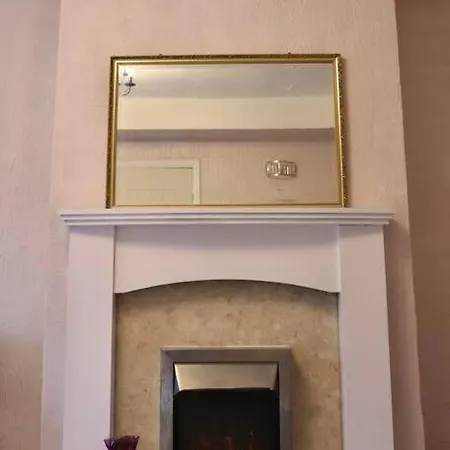 Away From - 2 Bed Free Parking & Wifi