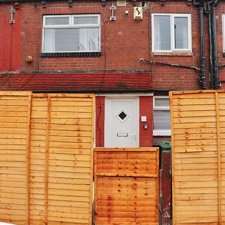 Away From - 2 Bed Free Parking & Wifi Apartment