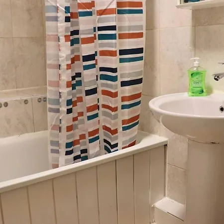Away From - 2 Bed Free Parking & Wifi 利兹