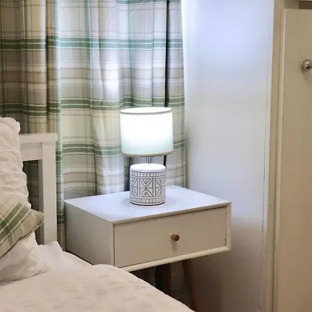 公寓 Away From - 2 Bed Free Parking & Wifi