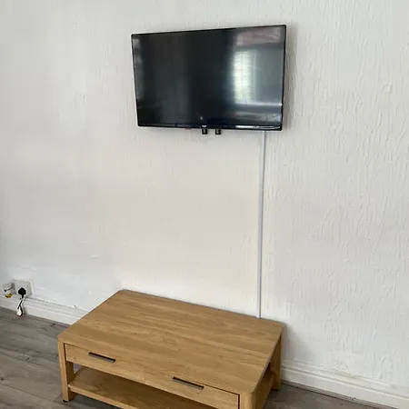 Apartman Away From - 2 Bed Free Parking & Wifi Leeds