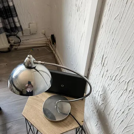 Away From - 2 Bed Free Parking & Wifi *