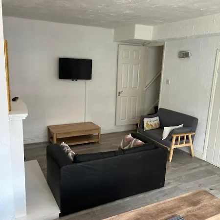 Away From - 2 Bed Free Parking & Wifi Apartment *