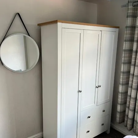 Apartman Away From - 2 Bed Free Parking & Wifi *