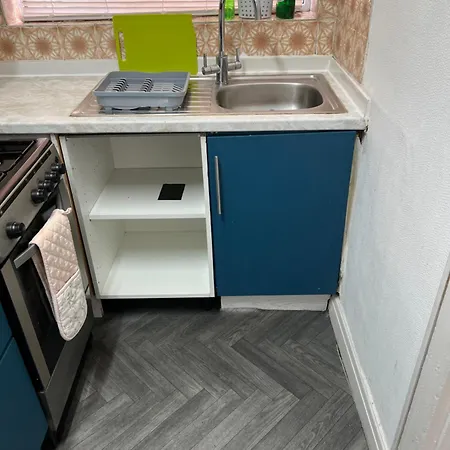Away From - 2 Bed Free Parking & Wifi 公寓 *