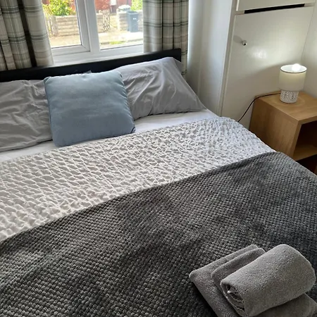 Apartment Away From - 2 Bed Free Parking & Wifi Leeds (West Yorkshire)