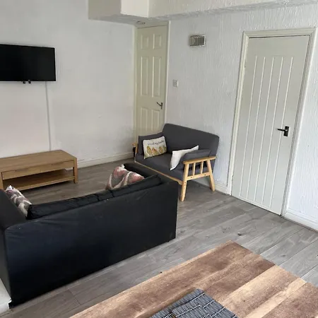 Away From - 2 Bed Free Parking & Wifi * Leeds