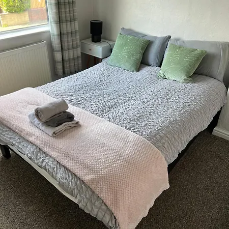 Away From - 2 Bed Free Parking & Wifi * 利兹