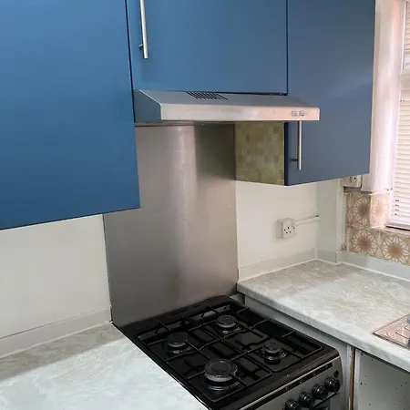 Away From - 2 Bed Free Parking & Wifi