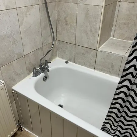 Apartman Away From - 2 Bed Free Parking & Wifi