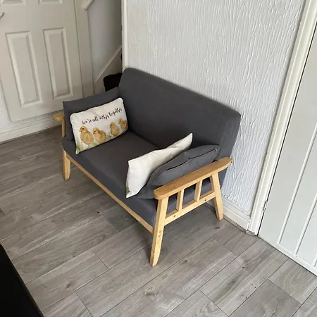 Away From - 2 Bed Free Parking & Wifi Apartment *