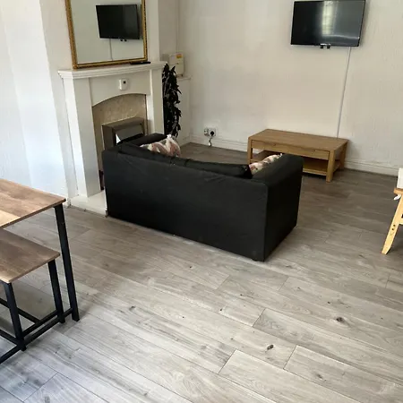 Apartment Away From - 2 Bed Free Parking & Wifi Leeds (West Yorkshire)