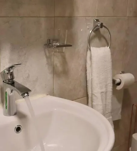 Appartamento Away From - 2 Bed Free Parking & Wifi *