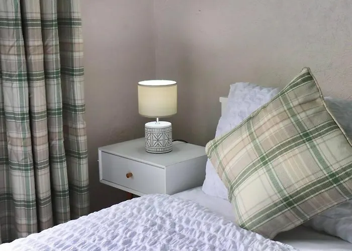 Lägenhet Away From - 2 Bed Free Parking & Wifi