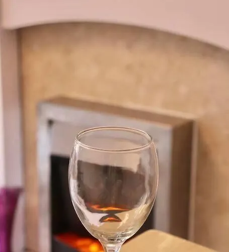 Lägenhet Away From - 2 Bed Free Parking & Wifi Leeds (West Yorkshire)