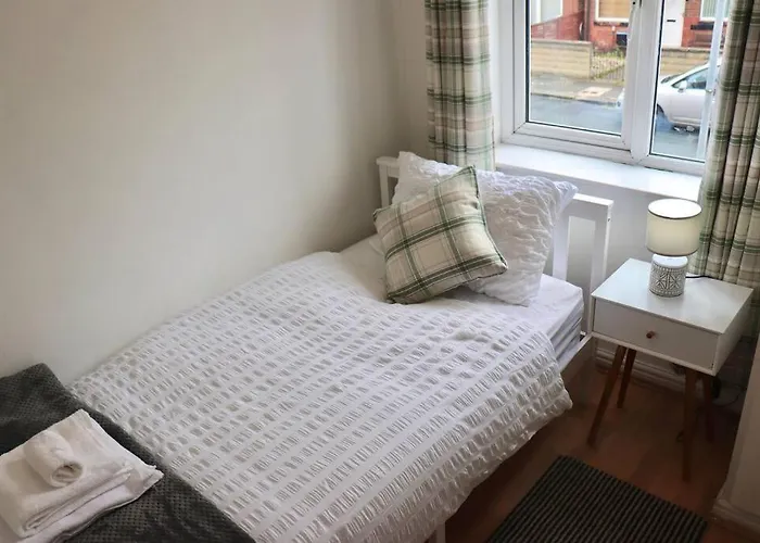 Away From - 2 Bed Free Parking & Wifi * Leeds (West Yorkshire)