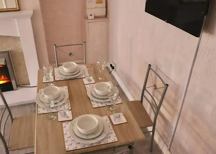 Away From - 2 Bed Free Parking & Wifi * Leeds (West Yorkshire)