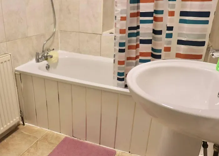 Away From - 2 Bed Free Parking & Wifi Leeds (West Yorkshire)