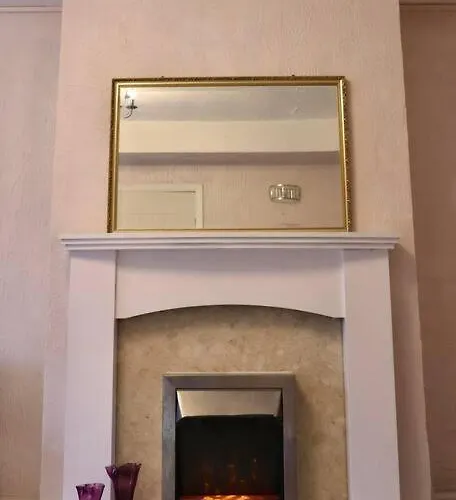 Away From - 2 Bed Free Parking & Wifi