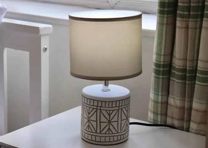 Away From - 2 Bed Free Parking & Wifi *