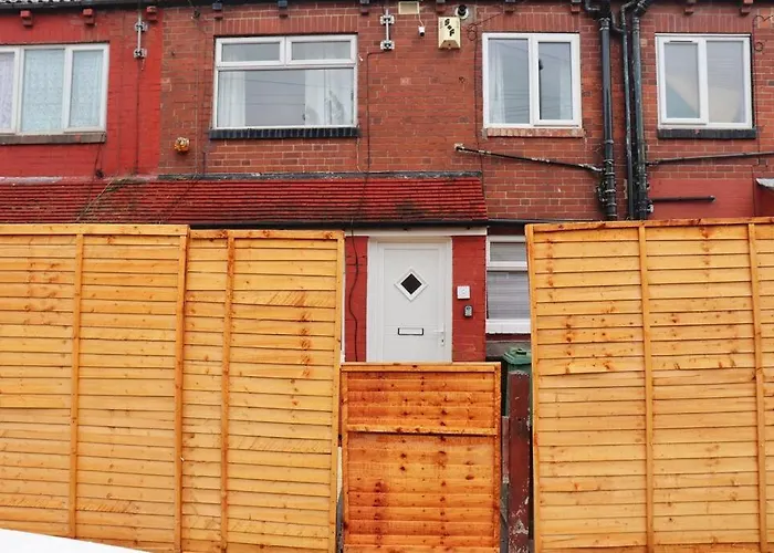 Away From - 2 Bed Free Parking & Wifi Apartment