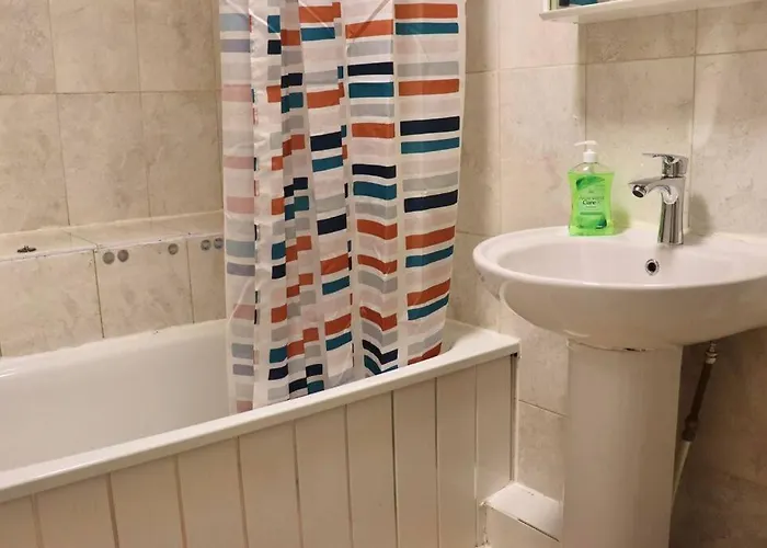 Away From - 2 Bed Free Parking & Wifi Leeds (West Yorkshire)