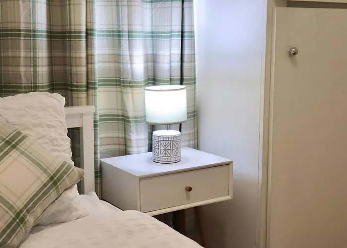 Appartamento Away From - 2 Bed Free Parking & Wifi