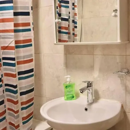 Away From - 2 Bed Free Parking & Wifi *