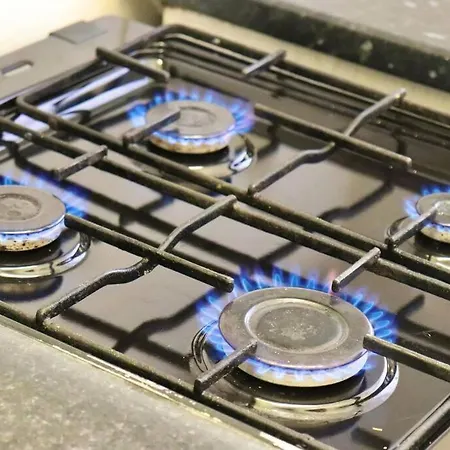 דירה Away From - 2 Bed Free Parking & Wifi